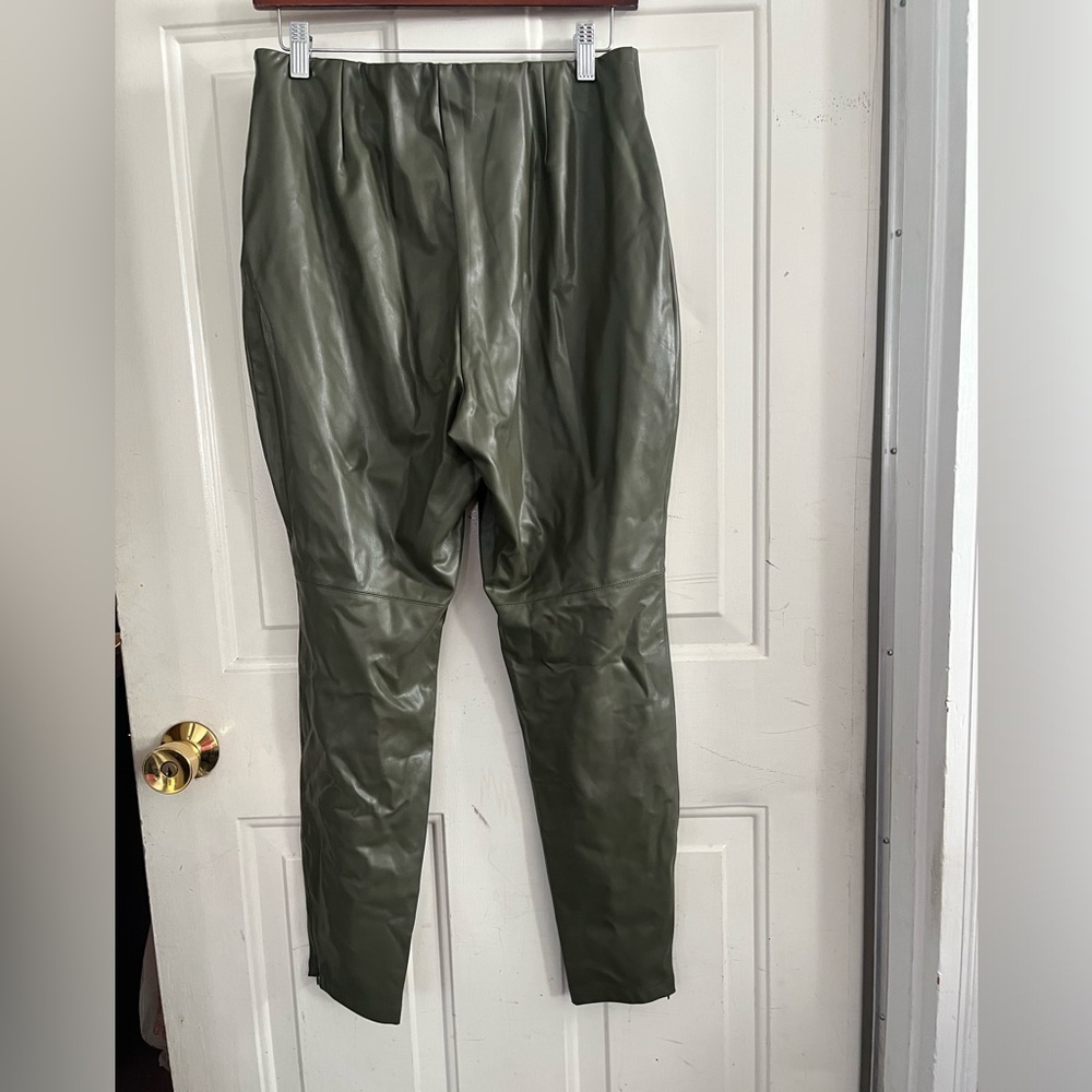 Lisa Rinna pants - Picture 5 of 8